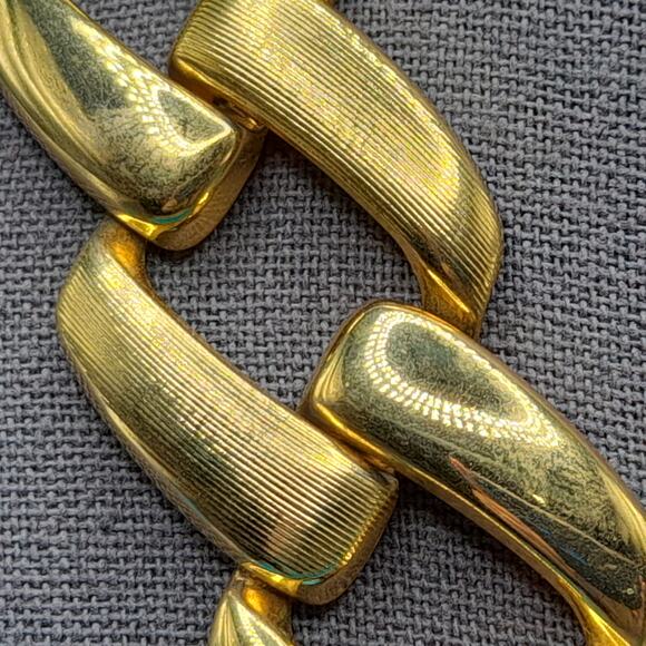 Vintage Chain Choker Necklace, Interlocking Gold Tone, 1980s - Picture 4 of 11